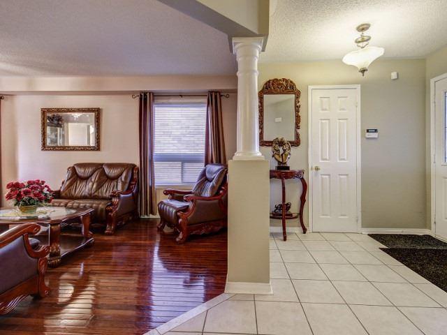 176 Luella Cres, House detached with 4 bedrooms, 3 bathrooms and 4 parking in Brampton ON | Image 3