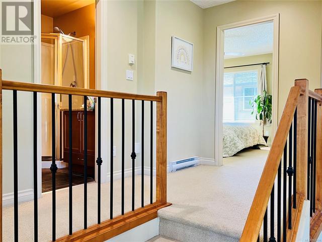 5 - 1405 Mallek Cres, House attached with 3 bedrooms, 3 bathrooms and 1 parking in Victoria BC | Image 15