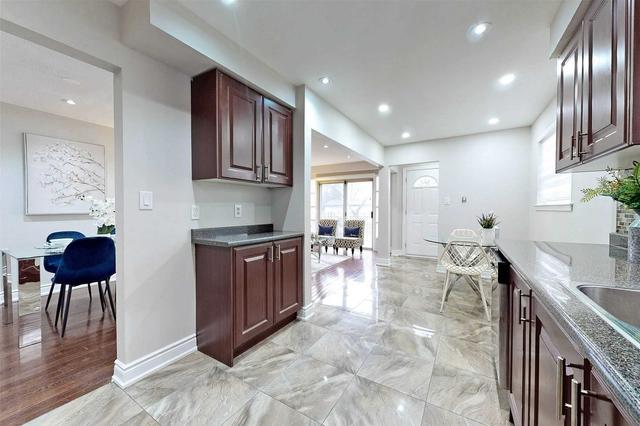 3536 Ellengale Dr, House semidetached with 4 bedrooms, 2 bathrooms and 3 parking in Mississauga ON | Image 10