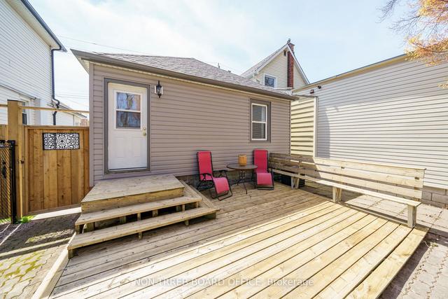 151 Strachan St E, House detached with 2 bedrooms, 1 bathrooms and 1 parking in Hamilton ON | Image 24