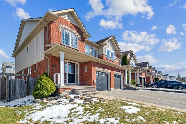 31 Hammill Hts, House attached with 3 bedrooms, 3 bathrooms and 3 parking in East Gwillimbury ON | Image 1