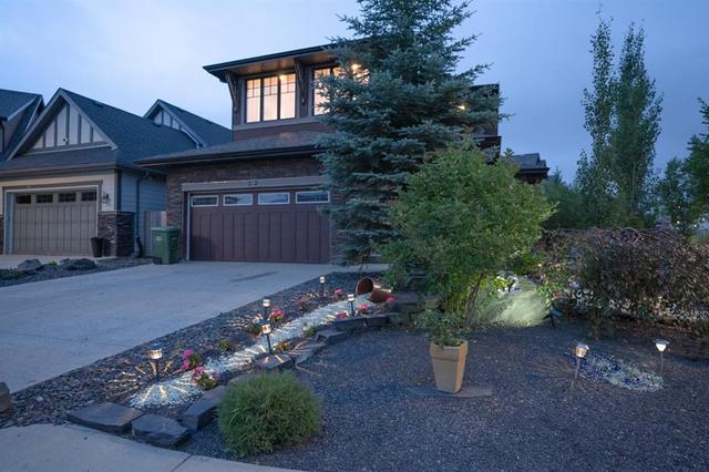 32 Chaparral Valley Manor Se, House detached with 4 bedrooms, 3 bathrooms and 4 parking in Calgary AB | Image 2
