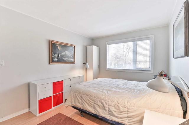12 Tyler Pl, House detached with 3 bedrooms, 2 bathrooms and 8 parking in Toronto ON | Image 14
