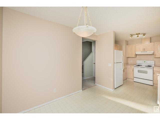 135 - 10909 106 St Nw Nw, House attached with 3 bedrooms, 1 bathrooms and 2 parking in Edmonton AB | Image 18