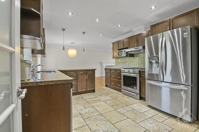 18 Delong Drive, House detached with 4 bedrooms, 2 bathrooms and 5 parking in Ottawa ON | Image 6