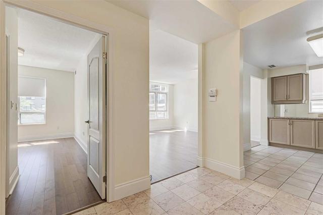 206 - 53 Woodbridge Ave, Condo with 1 bedrooms, 1 bathrooms and 1 parking in Vaughan ON | Image 2