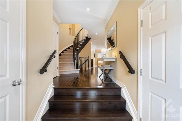 161 Lerta Way, Townhouse with 3 bedrooms, 3 bathrooms and 3 parking in Ottawa ON | Image 3