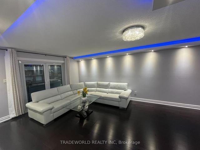7 Benjamin Boake Tr, House semidetached with 3 bedrooms, 2 bathrooms and 4 parking in Toronto ON | Image 2