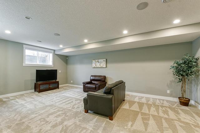 2009 20 Avenue Nw, House detached with 4 bedrooms, 3 bathrooms and 2 parking in Calgary AB | Image 38