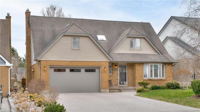 374 Westridge Drive, House detached with 4 bedrooms, 2 bathrooms and 6 parking in Waterloo ON | Image 1