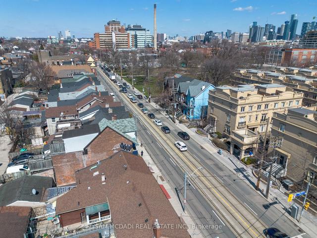 238a Bathurst St, House attached with 3 bedrooms, 2 bathrooms and 2 parking in Toronto ON | Image 34