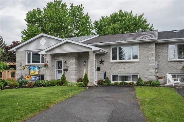 363 Ivan Crescent, Townhouse with 3 bedrooms, 2 bathrooms and 2 parking in Cornwall ON | Image 1
