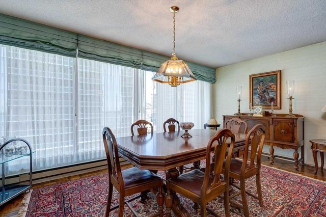 1718 - 55 Harbour Sq, Condo with 2 bedrooms, 2 bathrooms and 1 parking in Toronto ON | Image 8