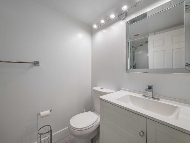 202 - 285 Enfield Pl, Condo with 2 bedrooms, 2 bathrooms and 1 parking in Mississauga ON | Image 2