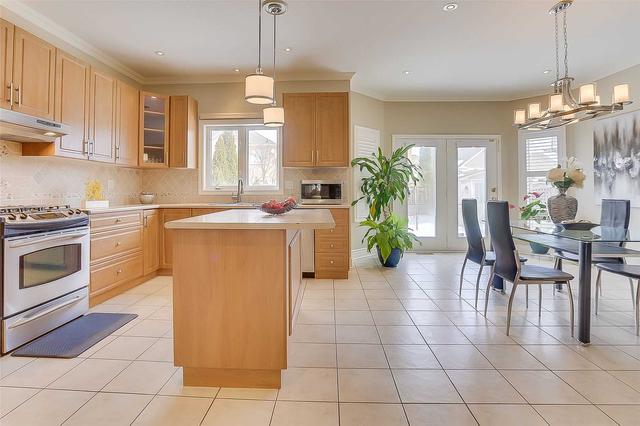 395 Vellore Ave, House detached with 4 bedrooms, 3 bathrooms and 6 parking in Vaughan ON | Image 2