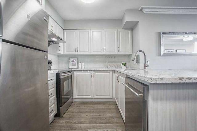 uph5 - 256 Doris Ave, Condo with 2 bedrooms, 2 bathrooms and 1 parking in Toronto ON | Image 8