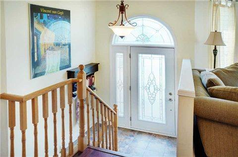 94 Taylor Dr, House detached with 2 bedrooms, 1 bathrooms and 2 parking in Barrie ON | Image 2