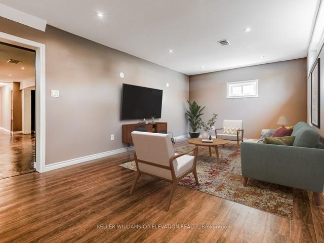 15 Fallowfield Rd, House detached with 3 bedrooms, 2 bathrooms and 3 parking in Toronto ON | Image 4