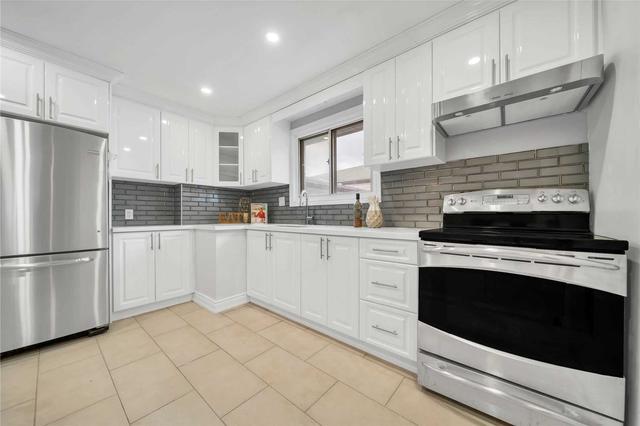 120 Cherrylawn Ave, House semidetached with 3 bedrooms, 3 bathrooms and 6 parking in Toronto ON | Image 5