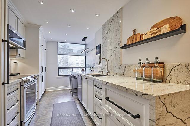 302 - 22 Shallmar Blvd, Condo with 2 bedrooms, 2 bathrooms and 1 parking in Toronto ON | Image 5