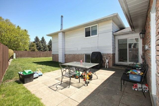 19 Burnhamill Pl, House detached with 4 bedrooms, 2 bathrooms and 4 parking in Toronto ON | Image 10