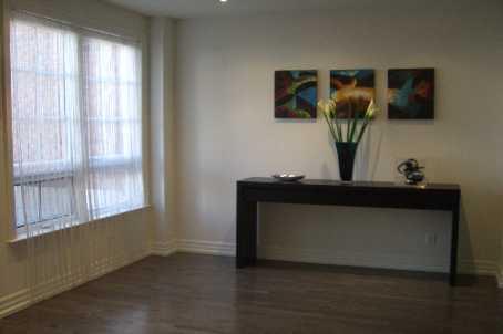 th 20 - 20 Burkebrook Pl, Townhouse with 3 bedrooms, 3 bathrooms and 2 parking in Toronto ON | Image 3