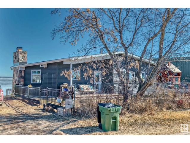 6822 50th Av, House detached with 2 bedrooms, 1 bathrooms and 4 parking in Lac Ste. Anne County AB | Image 3
