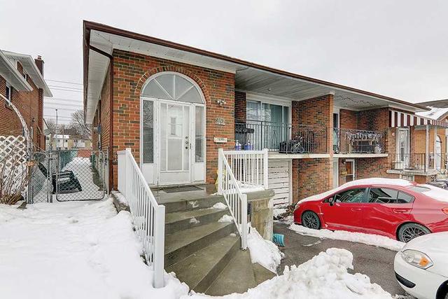 241 Apache Tr, House semidetached with 3 bedrooms, 2 bathrooms and 3 parking in Toronto ON | Image 12