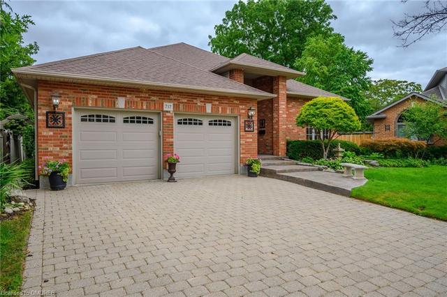 717 Bateman Court, House detached with 4 bedrooms, 3 bathrooms and 4 parking in Burlington ON | Image 14