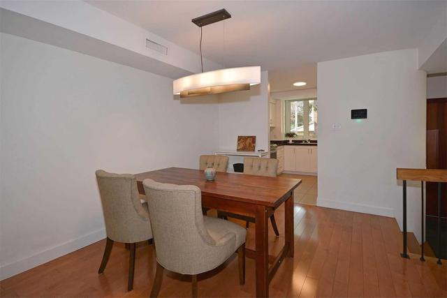 209A Mutual St, House attached with 3 bedrooms, 2 bathrooms and 1 parking in Toronto ON | Image 8