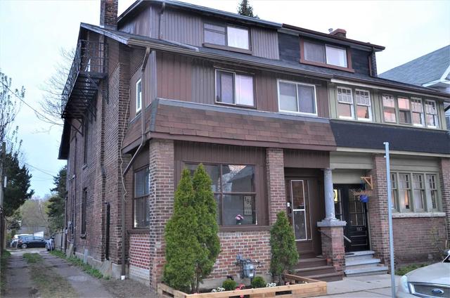 181 Annette St, House semidetached with 6 bedrooms, 3 bathrooms and 6 parking in Toronto ON | Image 1