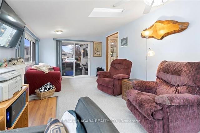 65 - 2175 Mewburn Rd, Home with 2 bedrooms, 1 bathrooms and 3 parking in Niagara Falls ON | Image 5