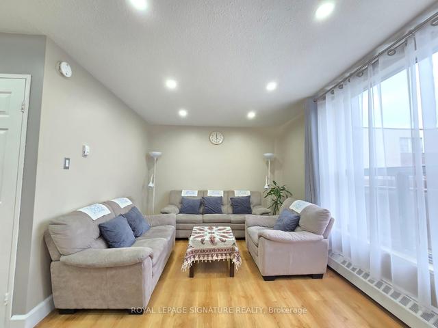 212 - 1055 A Forestwood Dr, Townhouse with 3 bedrooms, 2 bathrooms and 1 parking in Mississauga ON | Image 1
