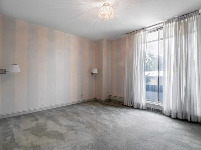 201 - 2600 Bathurst St, Condo with 3 bedrooms, 3 bathrooms and 2 parking in Toronto ON | Image 17