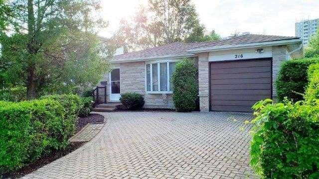 216 Cedarwoods Cres, House detached with 3 bedrooms, 2 bathrooms and 2 parking in Kitchener ON | Image 1