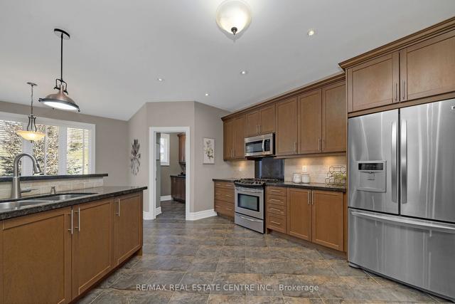 23 Leader Crt, House detached with 3 bedrooms, 4 bathrooms and 6 parking in Erin ON | Image 3