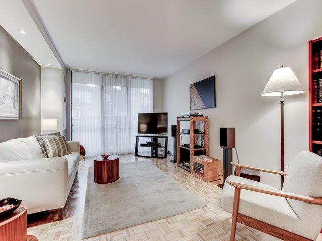 610 - 22 Shallmar Blvd, Condo with 3 bedrooms, 2 bathrooms and 1 parking in Toronto ON | Image 2