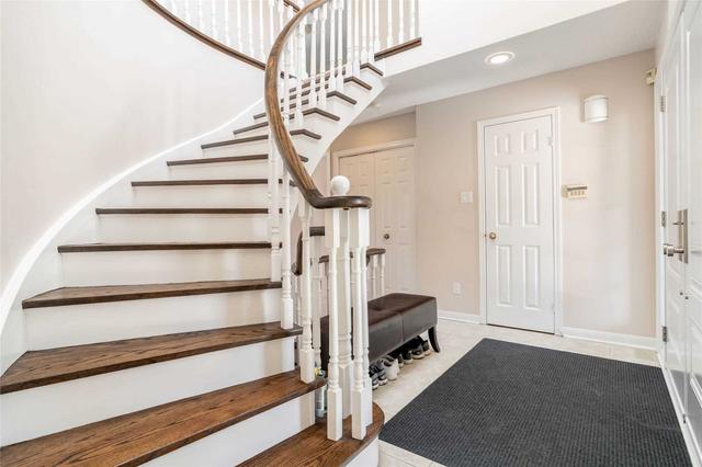 36 Lawnview Dr, House detached with 3 bedrooms, 4 bathrooms and 6 parking in Toronto ON | Image 29