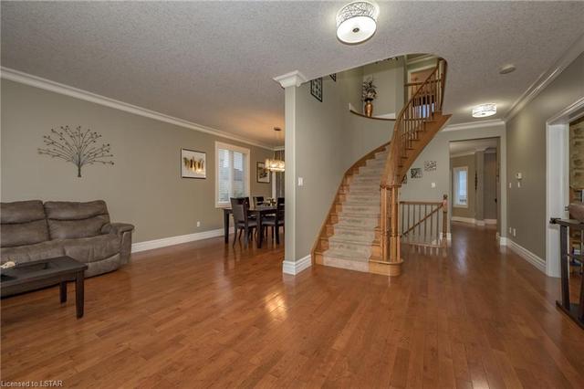 1387 Kains Woods Terrace, House detached with 4 bedrooms, 4 bathrooms and 10 parking in London ON | Image 2