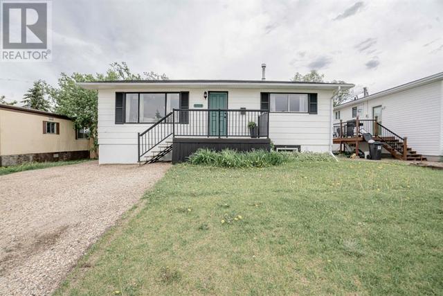 9709 104 Avenue, House detached with 4 bedrooms, 2 bathrooms and 2 parking in Grande Prairie County No. 1 AB | Card Image