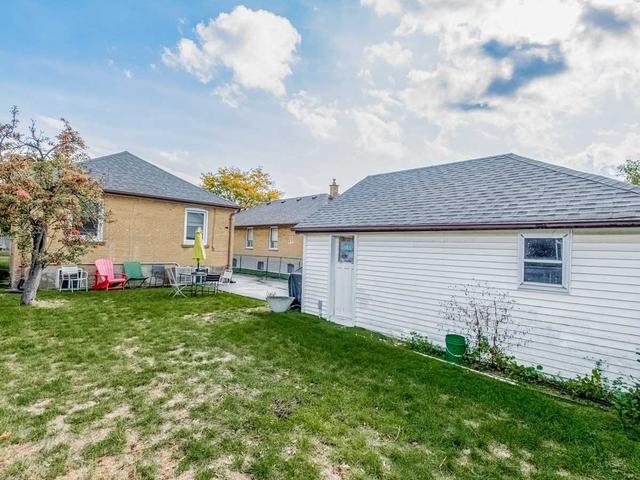 30 Ashmore Ave, House detached with 3 bedrooms, 2 bathrooms and 4 parking in Toronto ON | Image 33