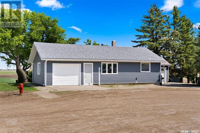 402 Blenkhorn Street, House detached with 2 bedrooms, 2 bathrooms and null parking in Vibank SK | Image 32