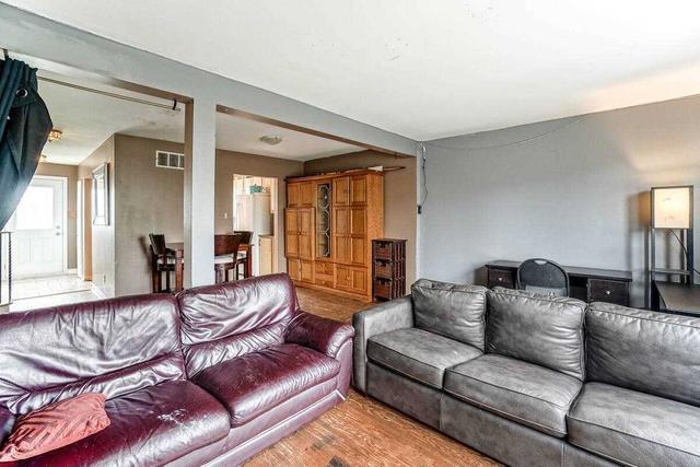 2655 Altadena Crt, House semidetached with 3 bedrooms, 2 bathrooms and 3 parking in Mississauga ON | Image 2