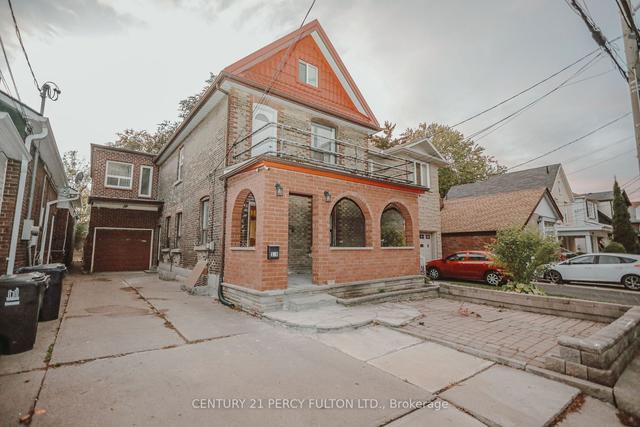 128 Barrington Ave, House detached with 7 bedrooms, 5 bathrooms and 4 parking in Toronto ON | Image 1
