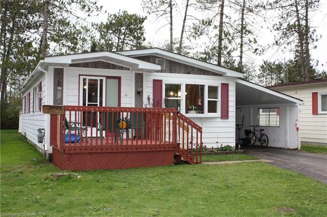 14 Sinclair Street S, House detached with 2 bedrooms, 2 bathrooms and null parking in Wasaga Beach ON | Image 1