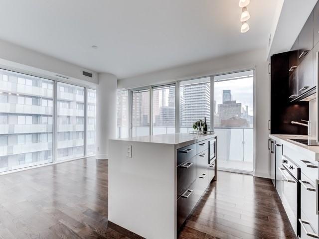 1502 - 65 St Mary St, Condo with 2 bedrooms, 2 bathrooms and 1 parking in Toronto ON | Image 2