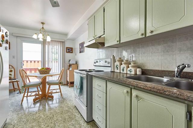 11 Parker Cres, Townhouse with 3 bedrooms, 2 bathrooms and 2 parking in Ajax ON | Image 39