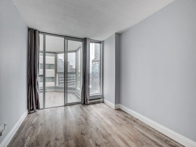 2306 - 55 Centre Ave, Condo with 2 bedrooms, 2 bathrooms and 1 parking in Toronto ON | Image 6