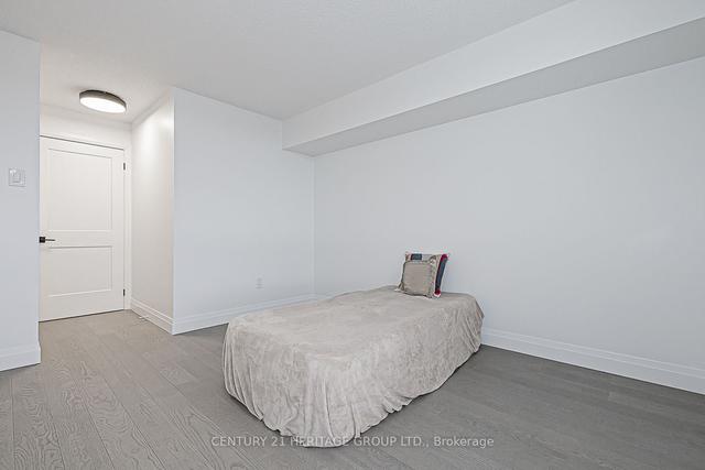 803 - 5 Kenneth Ave, Condo with 2 bedrooms, 2 bathrooms and 1 parking in Toronto ON | Image 22