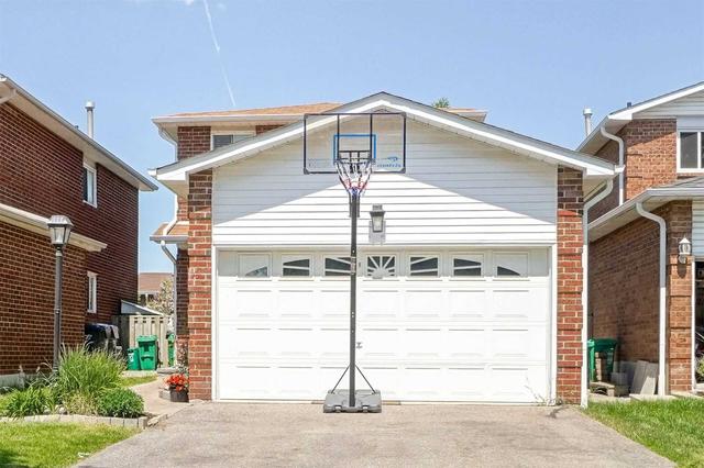 59 Ecclestone Dr, House detached with 3 bedrooms, 2 bathrooms and 4 parking in Brampton ON | Image 1